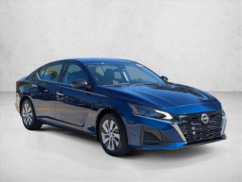 Used 2024 Nissan Altima 2.5 S FWD image 3