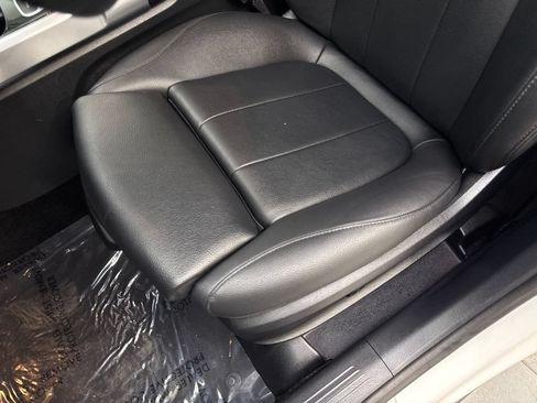 Used 2025 Mercedes-Benz GLB 250 w/ Exclusive Package image 27