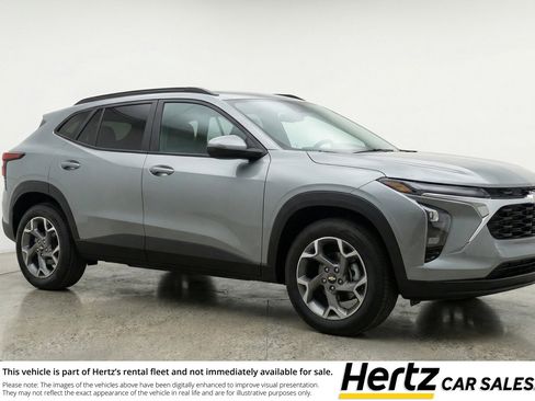 Used 2025 Chevrolet Trax LT FWD image 1