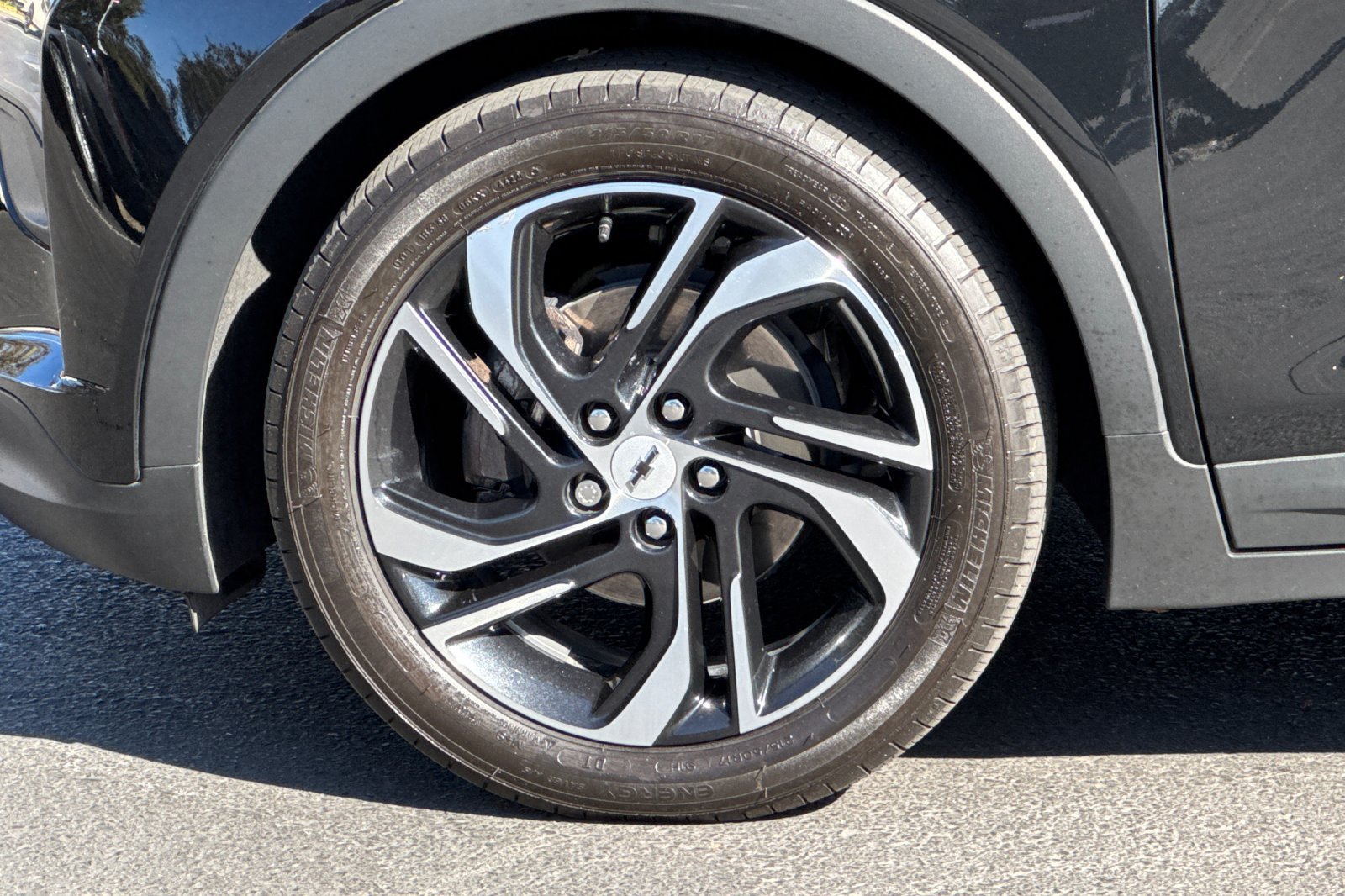 Used 2023 Chevrolet Bolt LT w/ Infotainment Package FWD image 32
