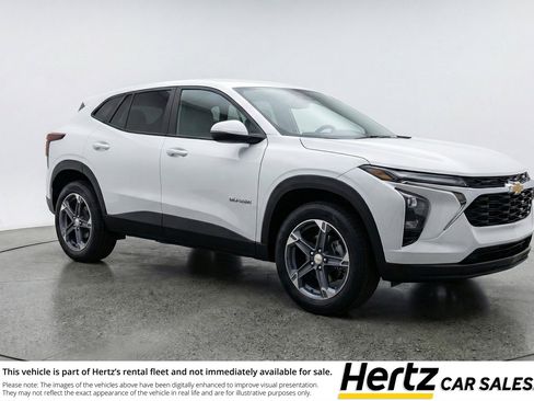 Used 2025 Chevrolet Blazer LT FWD image 1