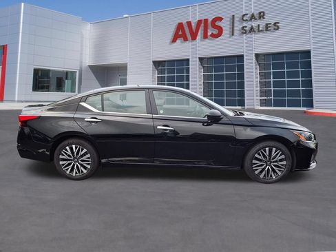 Used 2025 Nissan Altima 2.5 SV FWD image 5
