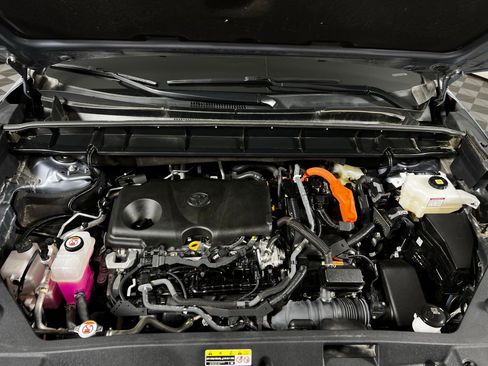 Certified 2023 Toyota Highlander XLE image 9