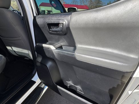 Used 2018 Toyota Tacoma SR5 image 14