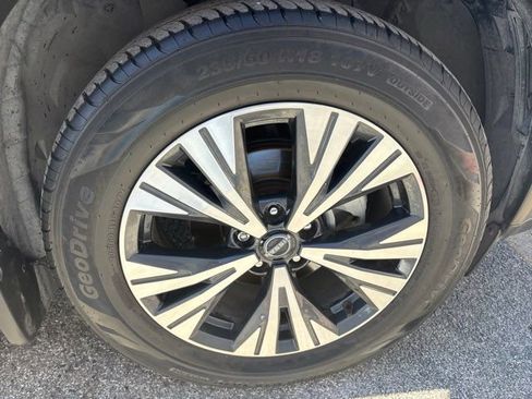 Used 2022 Nissan Rogue SV image 8