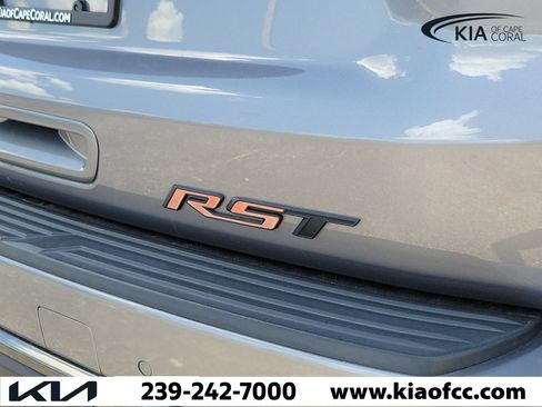Used 2022 Chevrolet Suburban RST w/ Luxury Package AWD/4WD image 11