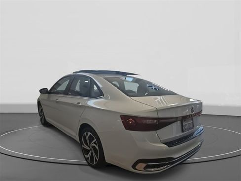 Used 2025 Volkswagen Jetta SEL image 5