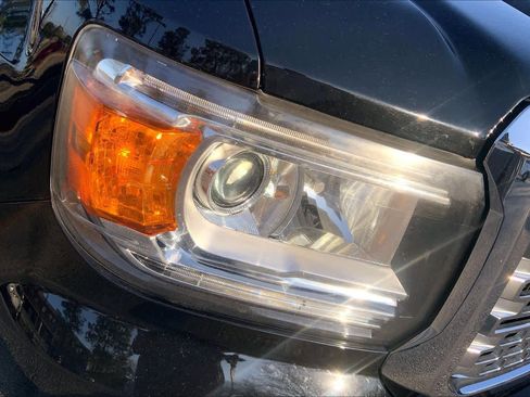 Used 2019 GMC Canyon Denali image 27