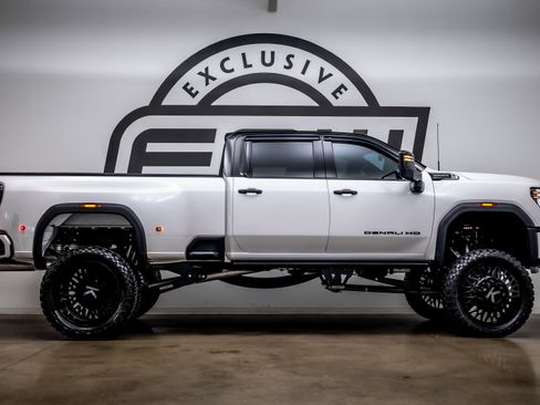 Used 2025 GMC Sierra 3500 Denali Ultimate image 8