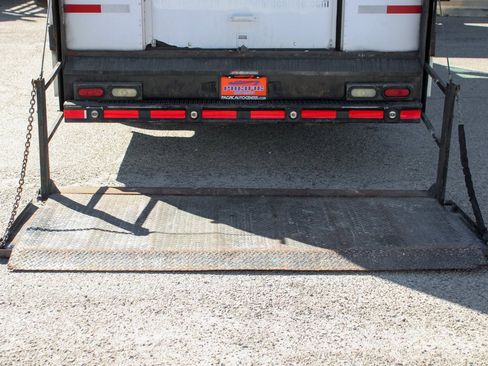 Used 2015 Ford E-450 and Econoline 450 Super Duty w/ A/C Prep Package image 12