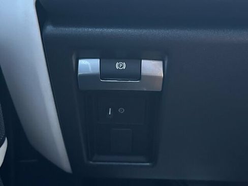 Used 2022 Land Rover Defender 110 S AWD/4WD image 33
