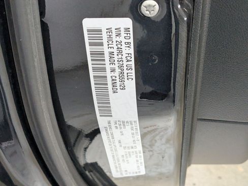 Certified 2023 Chrysler Pacifica Limited FWD image 27