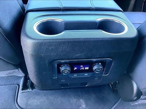 Used 2025 Chevrolet Suburban Z71 AWD/4WD image 10