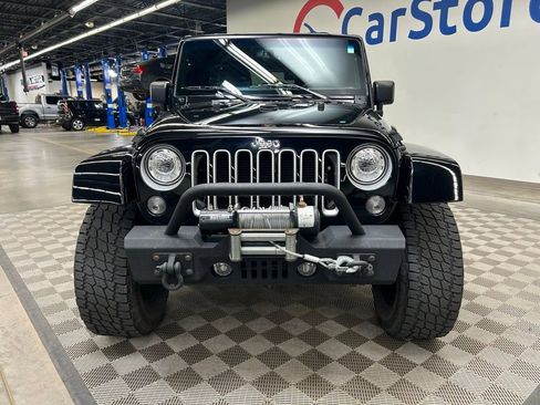 Used 2017 Jeep Wrangler Unlimited Sahara w/ Connectivity Group AWD/4WD image 4