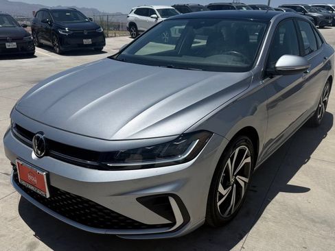 Used 2026 Volkswagen Jetta SEL FWD image 4