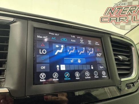 Used 2019 Chrysler Pacifica Touring-L FWD image 19