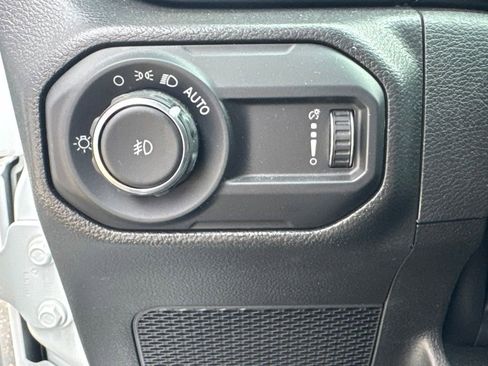 Used 2023 Jeep Wrangler Unlimited Sahara AWD/4WD image 41