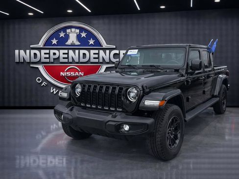 Used 2023 Jeep Gladiator Overland image 1