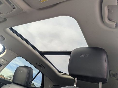 Used 2022 Buick Envision Essence w/ Sport Touring Package image 19