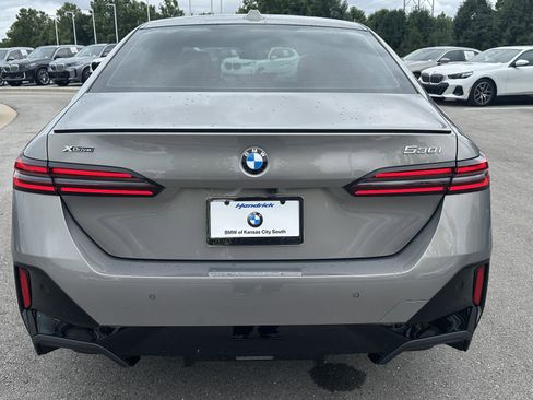 Used 2026 BMW 530i xDrive w/ M Sport Package image 9