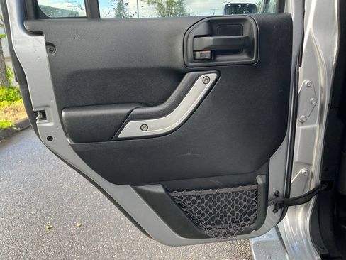 Used 2018 Jeep Wrangler Unlimited Sahara AWD/4WD image 11