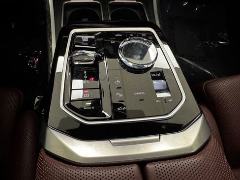 Used 2023 BMW 760i xDrive w/ Executive Package image 20
