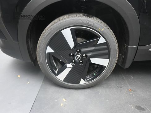 New 2026 Nissan Kicks SR w/ SR Premium Package FWD image 27