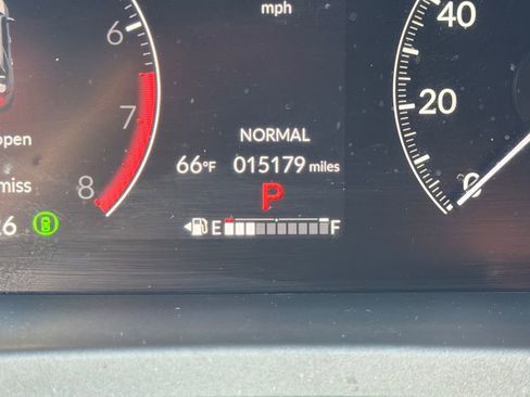 Used 2025 Honda Pilot TrailSport image 25