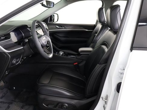 Used 2023 Jeep Grand Cherokee L Limited AWD/4WD image 33