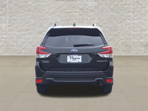Used 2021 Subaru Forester Premium AWD/4WD image 6