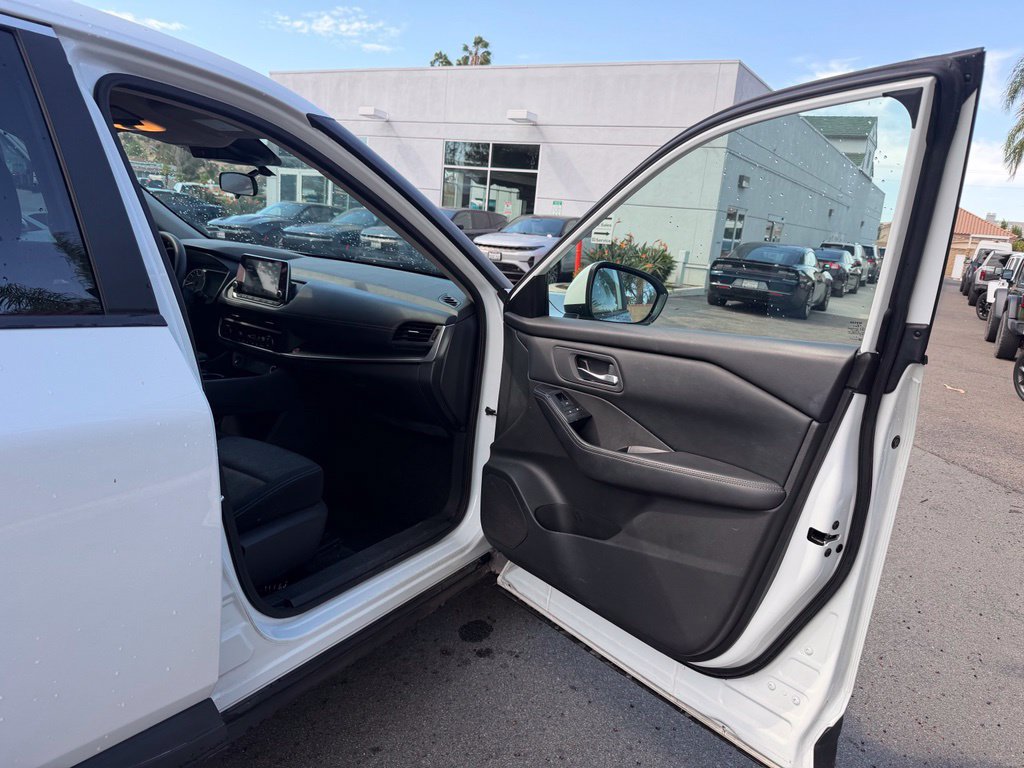 Used 2024 Nissan Rogue SV FWD image 17