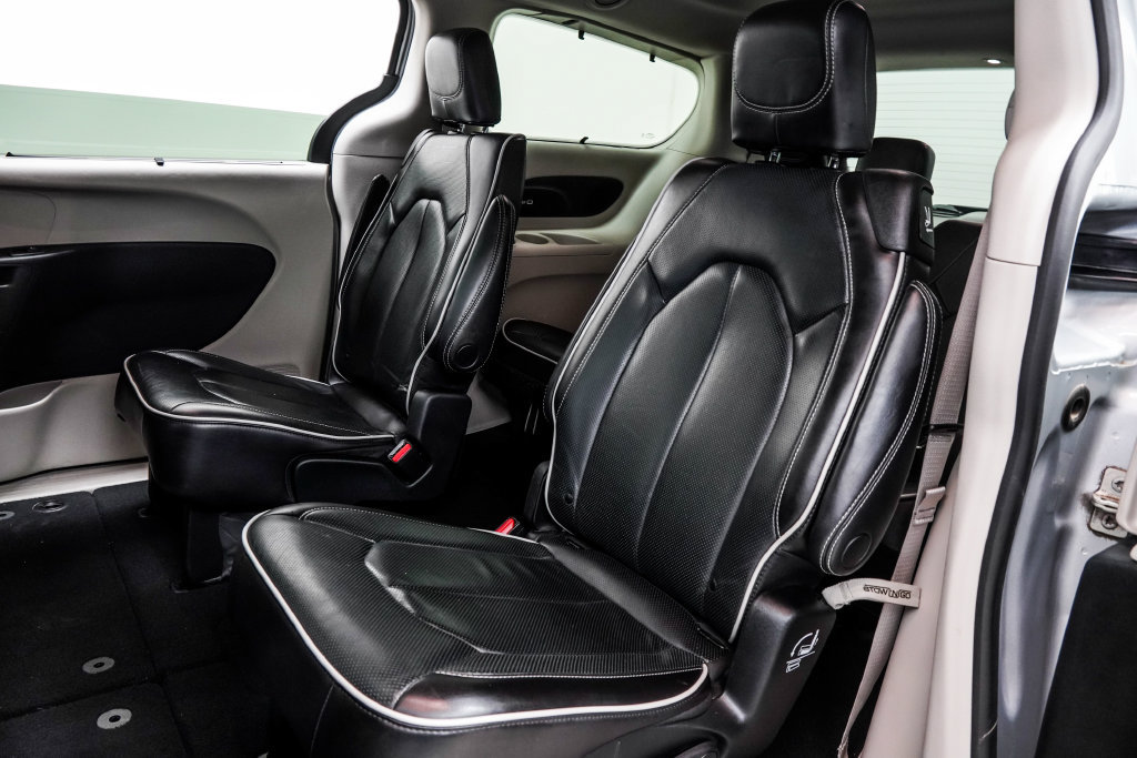 Used 2023 Chrysler Pacifica Limited FWD image 18