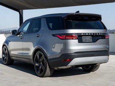 Used 2025 Land Rover Discovery S image 3