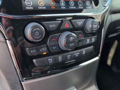 Used 2022 Jeep Grand Cherokee Laredo X RWD image 19