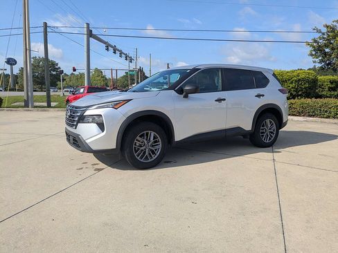 Used 2024 Nissan Rogue S AWD/4WD image 7