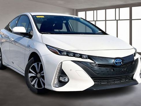 Used 2019 Toyota Prius Prime Advanced image 3
