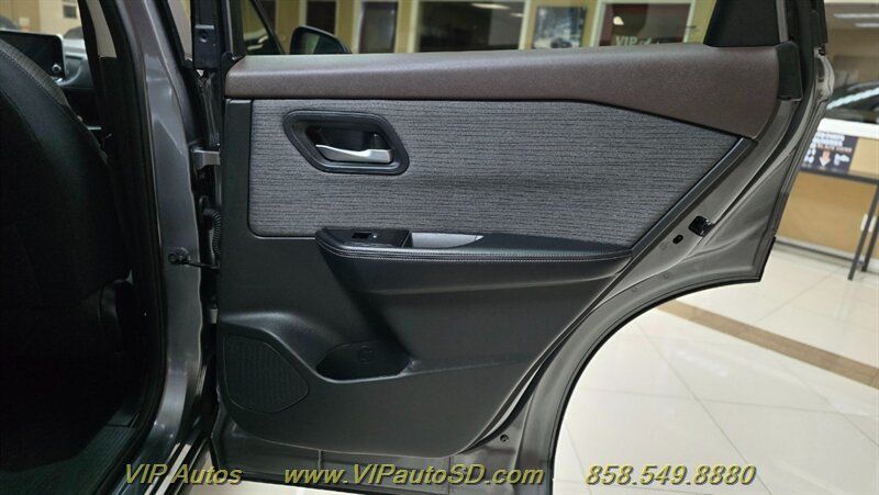 Used 2023 Nissan Rogue SV FWD image 14