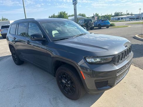 Used 2024 Jeep Grand Cherokee L Altitude AWD/4WD image 3