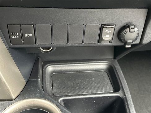 Used 2013 Toyota RAV4 LE image 23