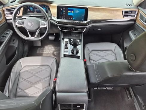 Used 2025 Volkswagen Atlas SE FWD image 25