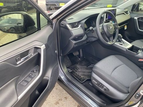 Used 2025 Toyota RAV4 XLE image 8