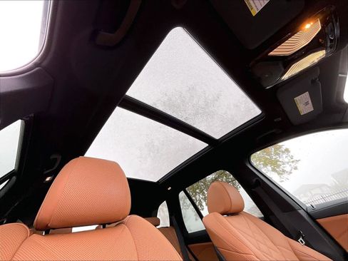 Used 2025 BMW X5 xDrive40i w/ Parking Assistance Package image 21