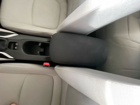 Used 2024 Toyota Corolla Cross L AWD/4WD image 21