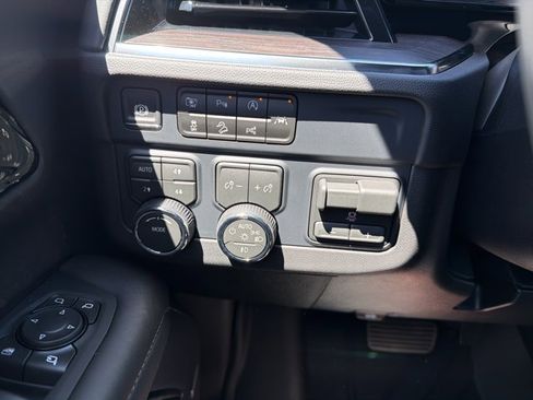 New 2026 Chevrolet Suburban LT w/ Comfort Package AWD/4WD image 15