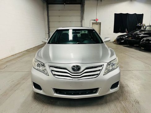 Used 2010 Toyota Camry LE image 3