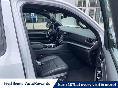 New 2025 Jeep Wagoneer 4WD w/ Convenience Group I image 7