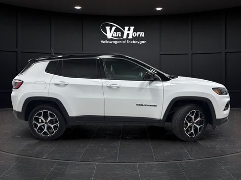 Used 2025 Jeep Compass Limited AWD/4WD image 8