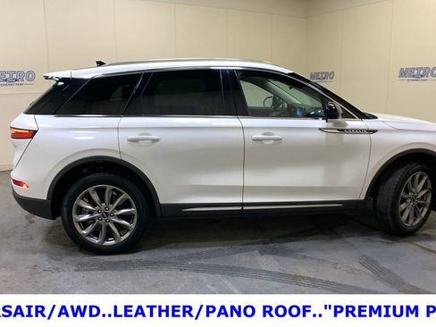 Used 2022 Lincoln Corsair AWD w/ Premium Package image 2