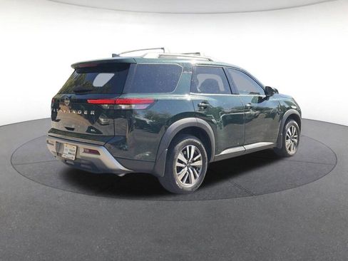 Certified 2024 Nissan Pathfinder SL image 6