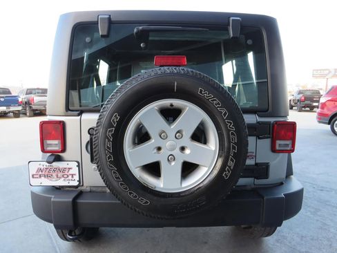 Used 2018 Jeep Wrangler Unlimited Sport image 6